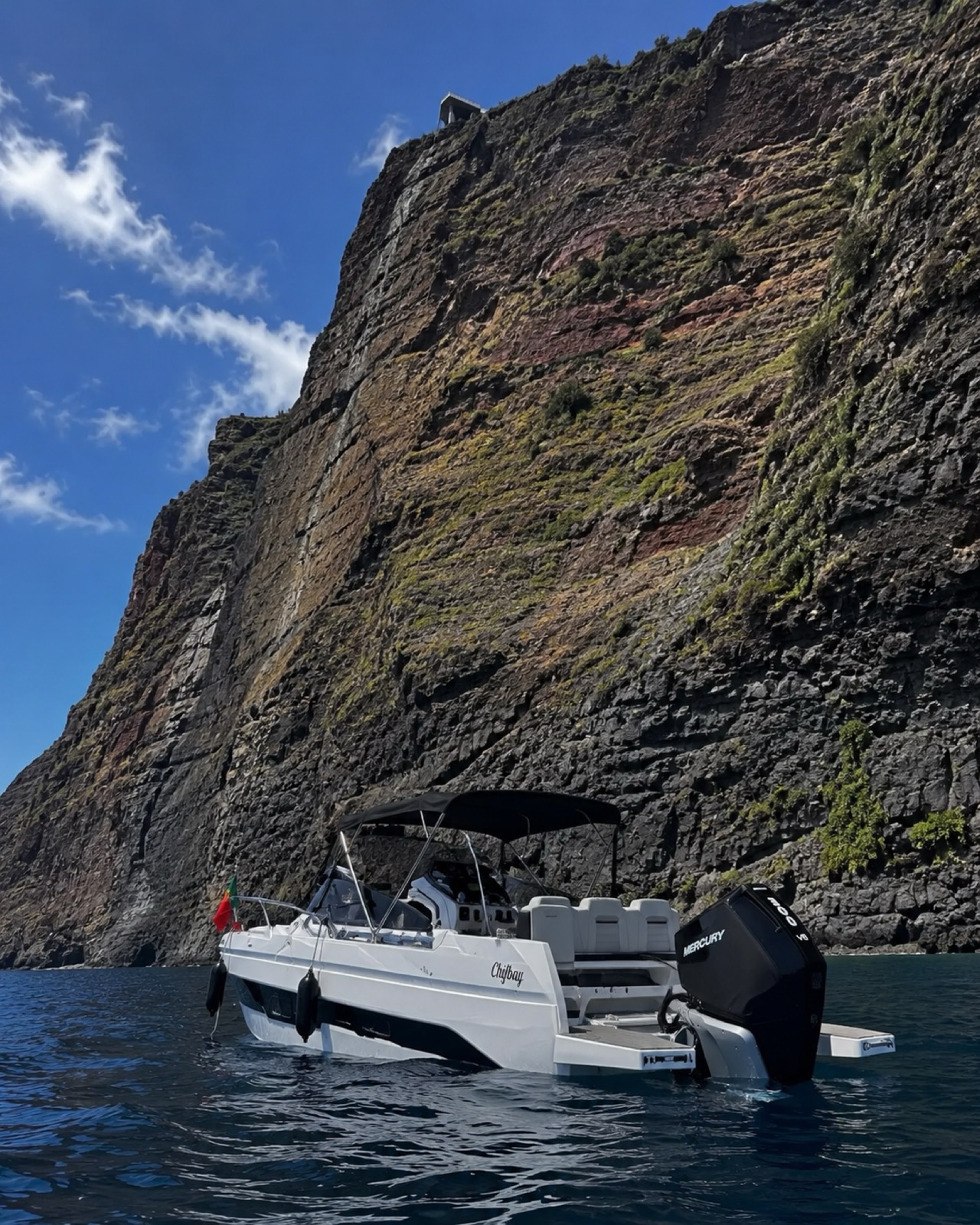 La scogliera di Cabo Girão, 580 metri sopra l'Atlantico, Madeira